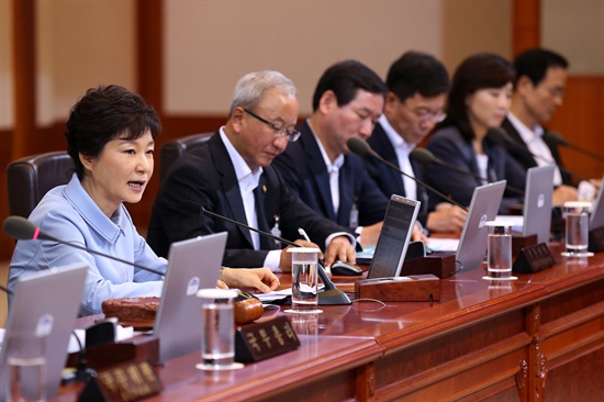 6일 박근혜 대통령의 국무회의 발언 모습.