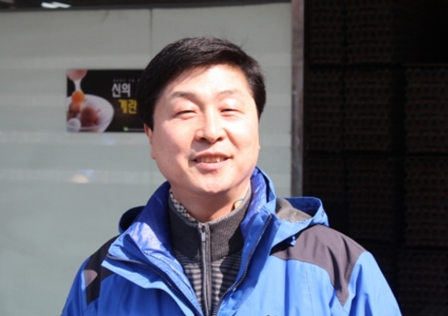 “씻지 않은 계란이 더 신선하고 안전하다”라고 주장하는 한국계란유통협회 김낙철 교육위원장 

