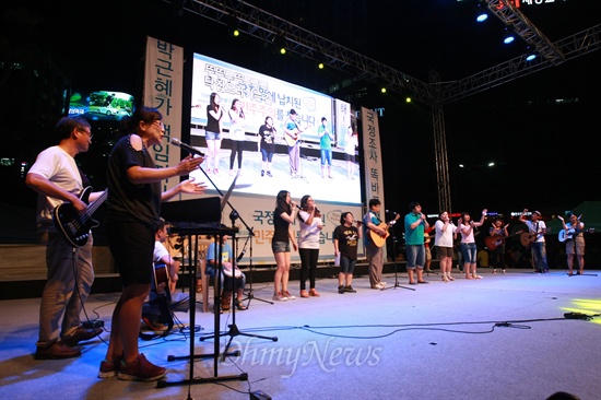 부천지역 노래모임 회원들이 자작곡을 발표하고 있다.