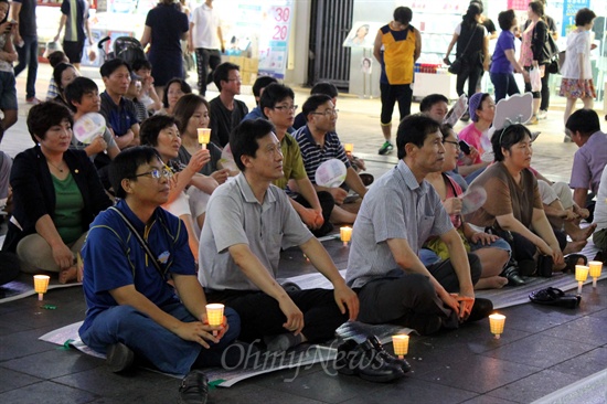 8월 15일, 군포중심상가에서 국정원 대선개입 진상규명 촉구 군포시민 촛불문화제가 열렸다.
