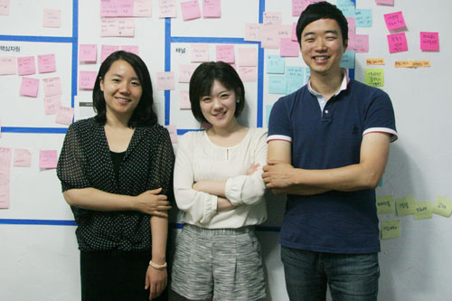‘모티브하우스’ 직원들. 왼쪽부터 곽수경·박은지씨, 그리고 서동효 대표. 