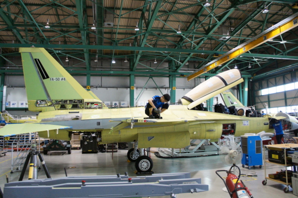 최종조립중인 FA-50 4호기. 이 생산라인에서 인도네시아 공군 TA-50도 함께 생산중이다.
