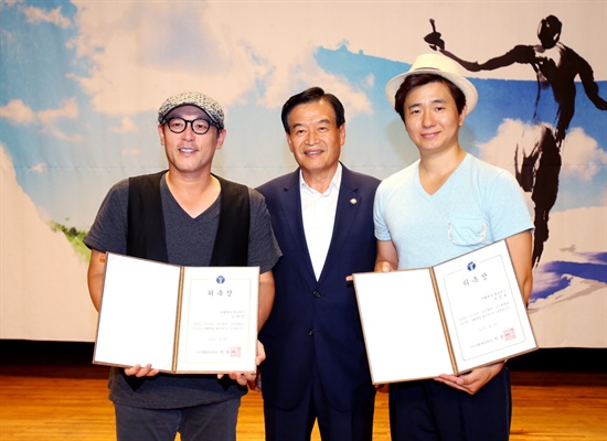  KBS 2TV <우리동네 예체능>팀이 국민생활체육회로부터 감사패를 받았다.
