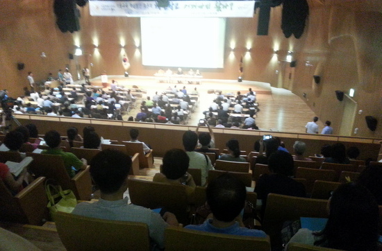 20일 오후에 열린 혁신학교 토론회에는 박원순 서울시장을 비롯하여 250여 명이 참석했다. 