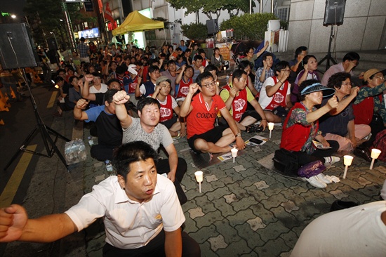  재능교육 노사가 잠정합의안을 도출한 23일 오후, 서울 종로구 혜화동 재능교육 본사 앞에서 승리투쟁 결의대회가 열렸다. 