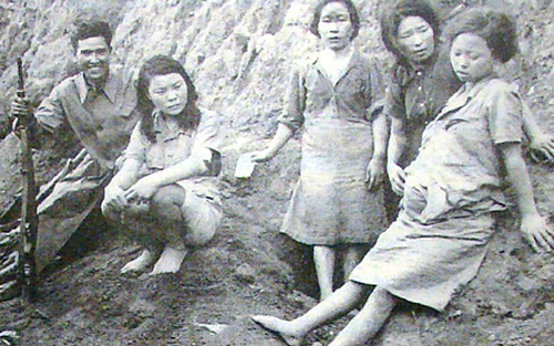 지난 2009년 4월 열린 '일제말기 한국인 강제 연행에 관한 기록 강제징용 전'에 전시됐던 사진. 미얀마 전선에서 연합군에 의해 보호된 한국인 위안부 피해자들의 모습이 담겨있다.