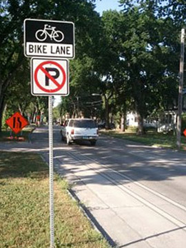 시내 곳곳에 자전거길이 있기는 하지만, 이용자들은 거의 없다.