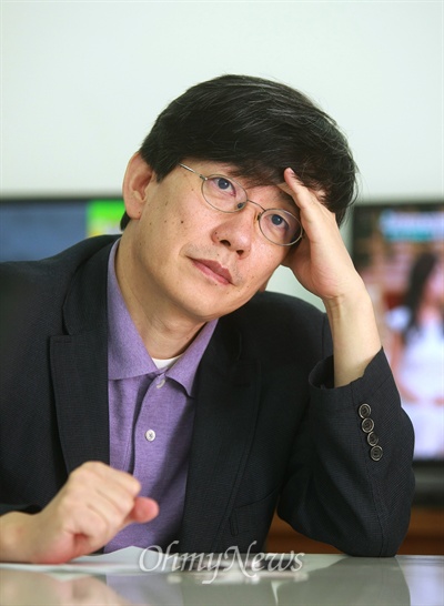 30년간 근무했던 MBC를 떠나 지난 5월부터 JTBC 보도부문을 책임지고 있는 손석희 사장.