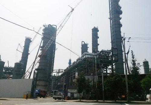 SK인천석유화학이 원창동과 석남동 일대에 짓고 있는 대규모 파라자일렌 생산 공장의 모습.