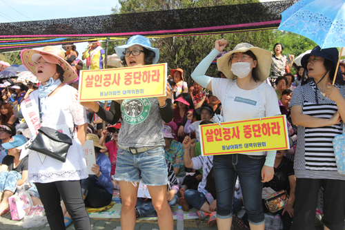 지난 2일 SK인천석유화학 앞에서 인근 주민 400여명이 파라자일렌 공장 건설 중단을 촉구하는 집회를 열었다.
