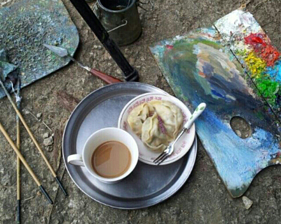시골 마을 할머니가 건네 준 만두와 커피(2012.05.19.)