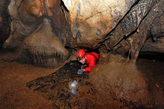 흥미로운 동굴탐험을 할 수 있는 동강가의 비경, 천연기념물 백룡동굴.