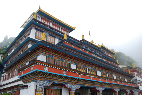 다르질링의 티베트 불교사원.(2010년 6월 사진)