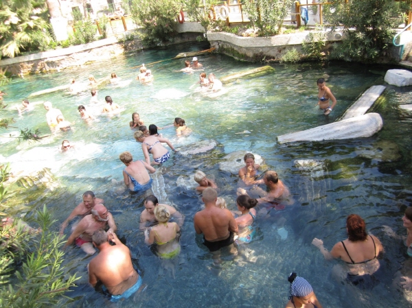 고대 로마 유적지에서 즐기는 특별한 수영