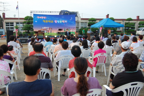 학교 행사가 동네 잔치가 됐습니다.