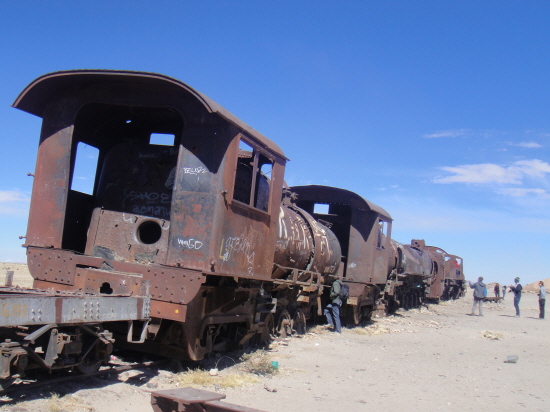 알티플라노 고원의 녹슨 기차. (2011년 6월 사진)