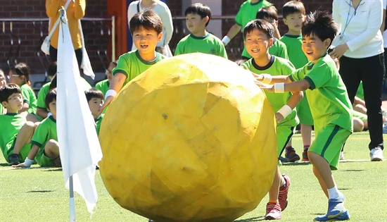 26일 함양초등학교의 운동회.