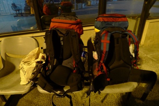 짐을 꾸려놓고 보니 또 가방이 꽉찼다. 여행할 때는 여자가 아니라 여행자가 되어야 하는데, 짐 싸기의 고수가 되려면 아직 멀었나보다.