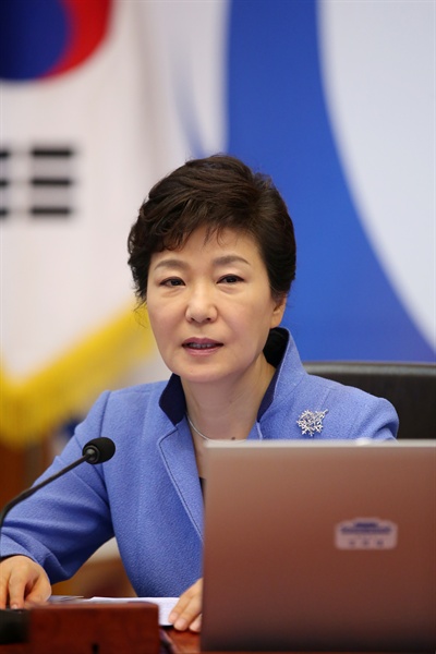 박근혜 대통령이 26일 청와대에서 열린 국무회의에서 발언하고 있다.