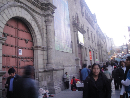 산프란시스코 성당 앞 광장 거리. (2011년 6월 사진)