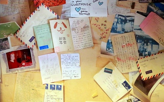 외국인이 주로 찾아오는 민박집 답게 각양각색의 편지와 엽서들이 재밌다. 