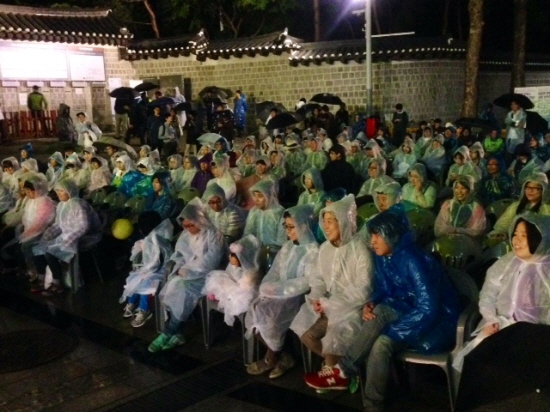 현장에는 비가 오는데도 불구하고 150여명의 많은 사람들이 참석했다.