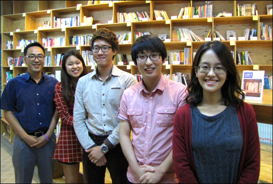 왼쪽부터 이의헌 점프 대표, 임현지 학생, 박상은 학생, 길기탁 학생, 김유진 점프 사무국장