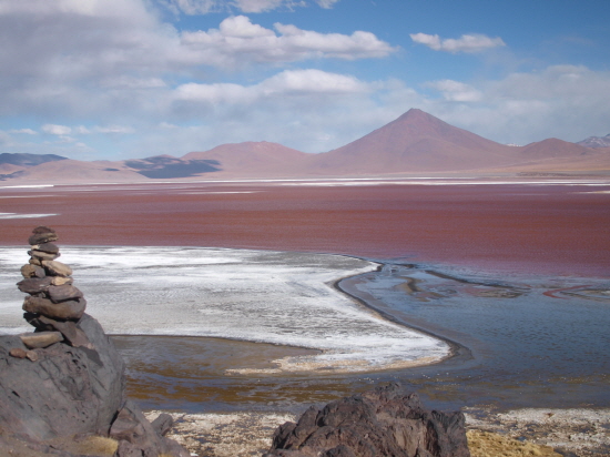 알티플라노의 붉은 호수 라구나 콜로라다. (2011년 6월 사진)