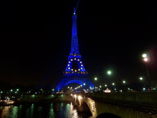 2008년 겨울, 프랑스가 유로연맹회장국이던 때의 에펠탑 