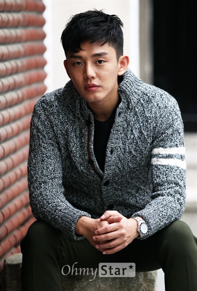  영화 <깡철이>에서 강철 역의 배우 유아인이 1일 오후 서울 팔판동의 한 카페에서 오마이스타와 인터뷰에 앞서 포즈를 취하고 있다. 