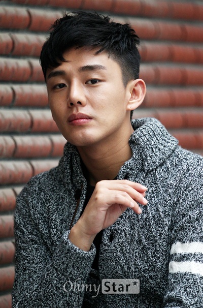  영화 <깡철이>에서 강철 역의 배우 유아인이 1일 오후 서울 팔판동의 한 카페에서 오마이스타와 인터뷰에 앞서 포즈를 취하고 있다. 