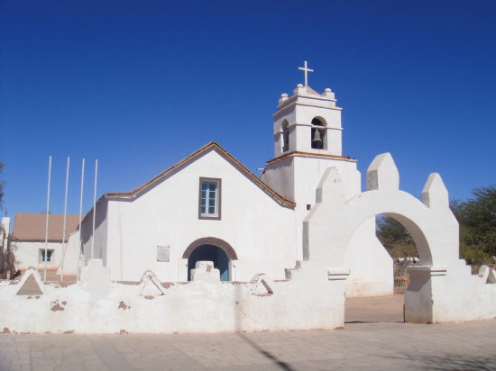 아타카마 시내의 중심에 위치한 성당. (2011년 6월 사진)
