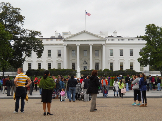 연방정부 폐쇄에도 백악관 관광객들의 발길은 끊이지 않았다.