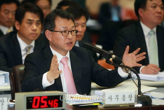 15일 오전 감사원에서 열린 국회 법사위 국정감사에서 김영호 사무총장이 의원들의 질의를 듣고 있다.