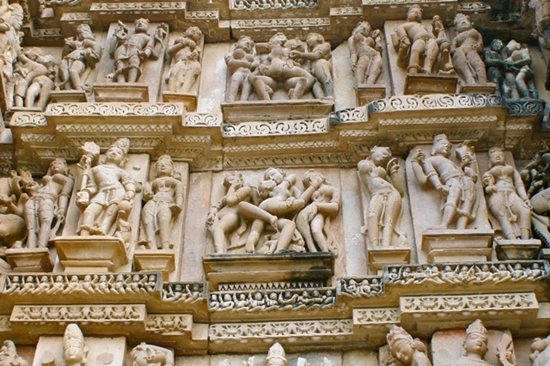카주라호 힌두 사원의 에로틱한 조각상들 