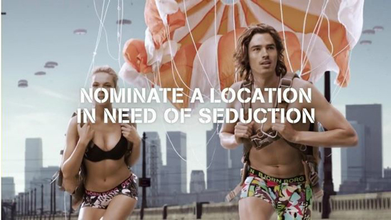 "유혹이 필요한 지역을 선정하라(Nominate a Location In Need of Seduction)"리하고 적힌 비에른 보르그의 온라인 캠페인 화면
