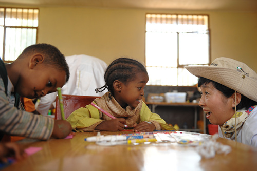 에티오피아 한별학교 유치원 아이들과 함께