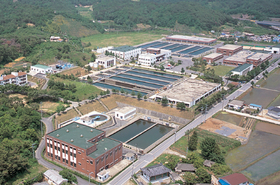  울산시민의 수돗물을 공급하는 울주군 청량면에 있는 회야 정수장. 이곳에서 지난 15년 동안 해오던 불소 사업을 내년부터 중단키로 했다 