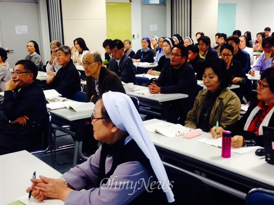 23일 열린 한국천주교주교회의 세미나에는 100여명의 천주교 관계자 및 시민들이 참석했다.