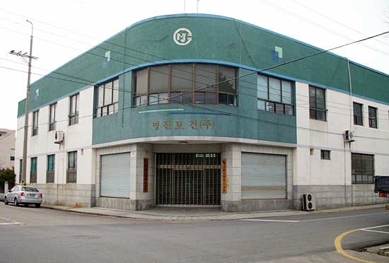 구 한국전력 군산지점, 주변이 조용해서 문학관으로 적합하다 한다.
