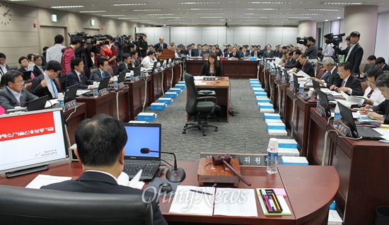 24일 오후 부산 문현동 기술보증기금에서 한국거래소와 기술보증기금에 대한 국회 정무위원회의 국정감사가 열렸다. 