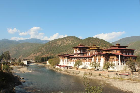 부탄의 사법 행정 종교의 모든 기능을 하는 사원 중 하나인 푸나카종
