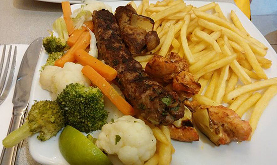 런던 '가비네 식당' 주인이자 요리사인 가비 할어버지가 만든 중동식 닭 요리.