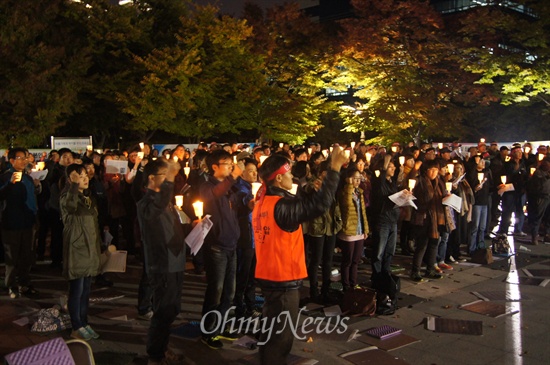  전교조 대구지부는 30일 오후 7시부터 대구시교육청 앞에서 결의대회를 갖고 참교육 실현과 민주주의 수호를 다짐했다.