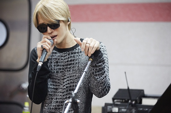  가수 김재중이 11월 2~3일 정규 콘서트를 앞두고 라이브 밴드 연습 현장을 공개했다. 