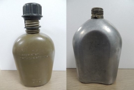1972년 보급된 플라스틱 수통(왼쪽)과 1977년 보급된 알루미늄 수통(오른쪽)