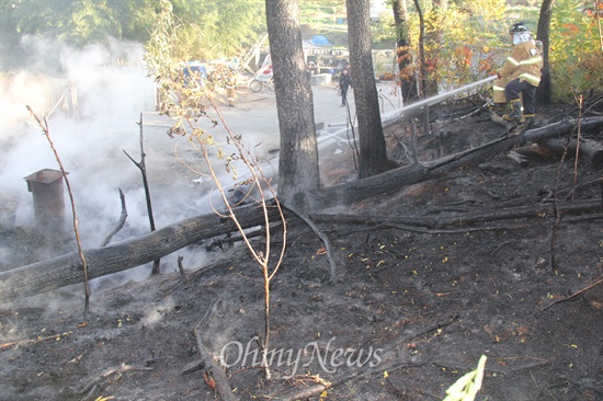 8일 오전 8시경 창원 팔용동 안암서원 뒤 임야에서 산불이 발생했다.