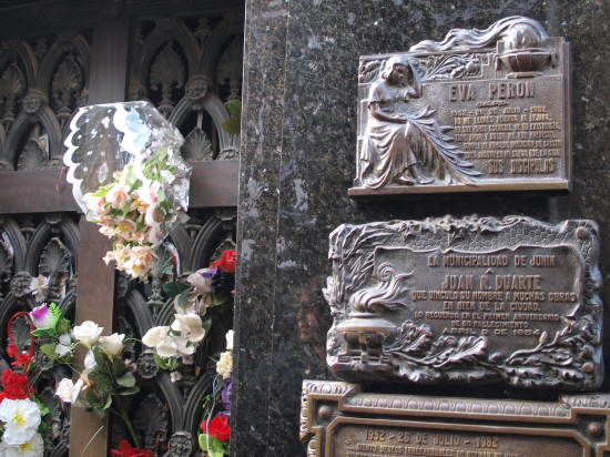 에비타로 잘 알려진 에바 페론의 묘지. (2011년 6월 사진)