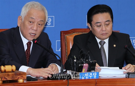 김한길 민주당 대표는 8일 오전 국회에서 열린 당 최고위원회의에서 "대선 관련 사건에 관한한 더 이상은 검찰을 신뢰할 수 없다"며 특검을 제안했다. 