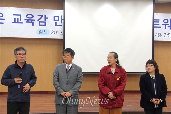  경남지역 시민사회단체 등으로 구성된 '좋은 교육감 만들기 희망경남 네트워크' 출범식이 13일 저녁 창원노동회관 대강당에서 열렸는데, 상임공동대표로 선출된 김재명, 강재현, 신석규, 김미선 공동대표가 인사말을 하고 있다.